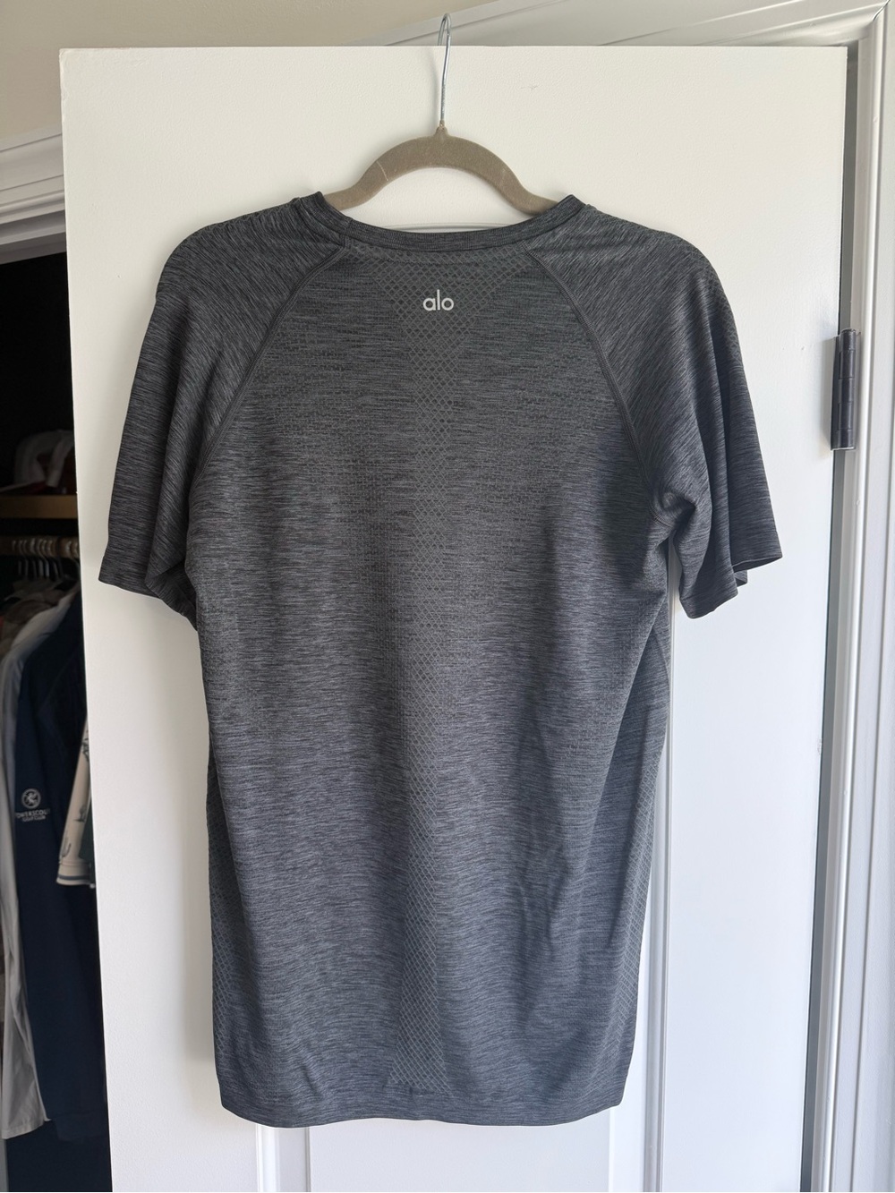 ALO Yoga Men's Short Sleeve Performance Tee - Dark Gray